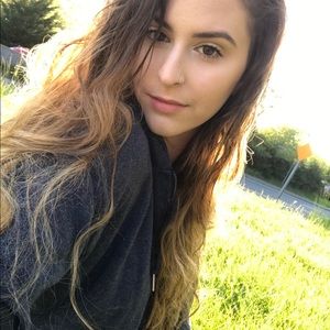 Meet your Posher, Adrianna